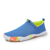 Blaue Aquabeach-Strandschuhe