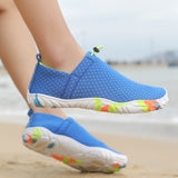 Blaue Aquabeach-Strandschuhe