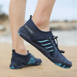 Blaue Aquapop-Wasserschuhe