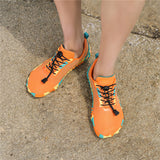 Orangefarbene Aquafun-Wasserschuhe