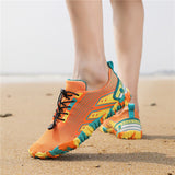 Orangefarbene Aquafun-Wasserschuhe