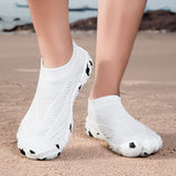 Weiße Aquasoft-Strandschuhe