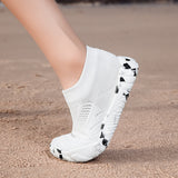 Weiße Aquasoft-Strandschuhe