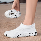 Weiße Aquasoft-Strandschuhe