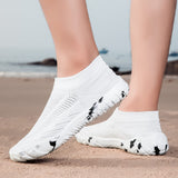 Weiße Aquasoft-Strandschuhe