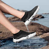 Schwarze Aquasoft-Strandschuhe