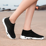 Schwarze Aquasoft-Strandschuhe