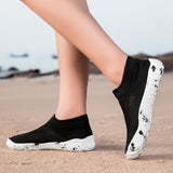 Schwarze Aquasoft-Strandschuhe